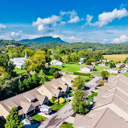 Home With Community Pool - 2 Miles To The Island!